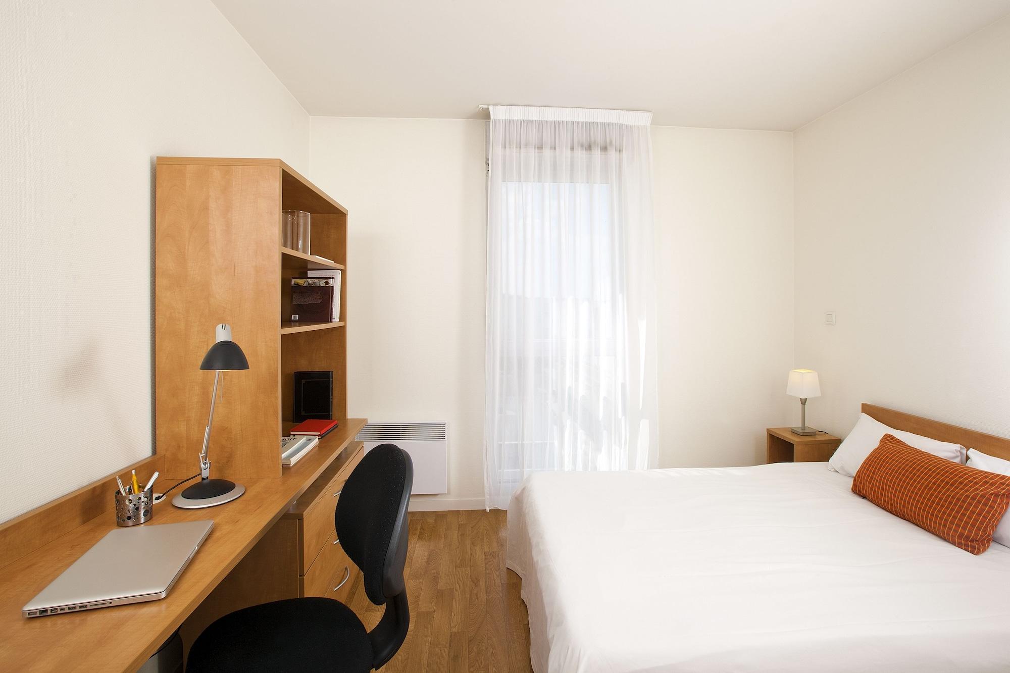 Apartahotel Séjours&affaires Longs Champs 3*